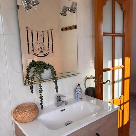 Cumbre- Con Piscina Cubierta Y Vistas Al Mar En Casa de Férias Sada
